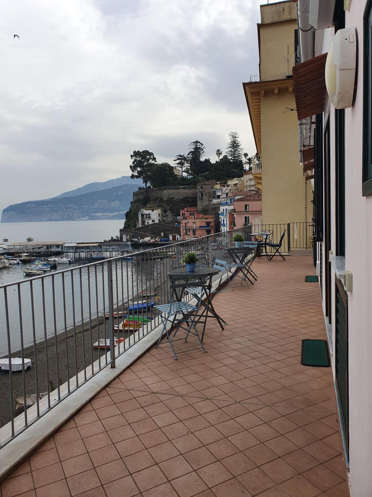 Il Borgo Antico Sorrento Sea View Apartment ภายนอก รูปภาพ