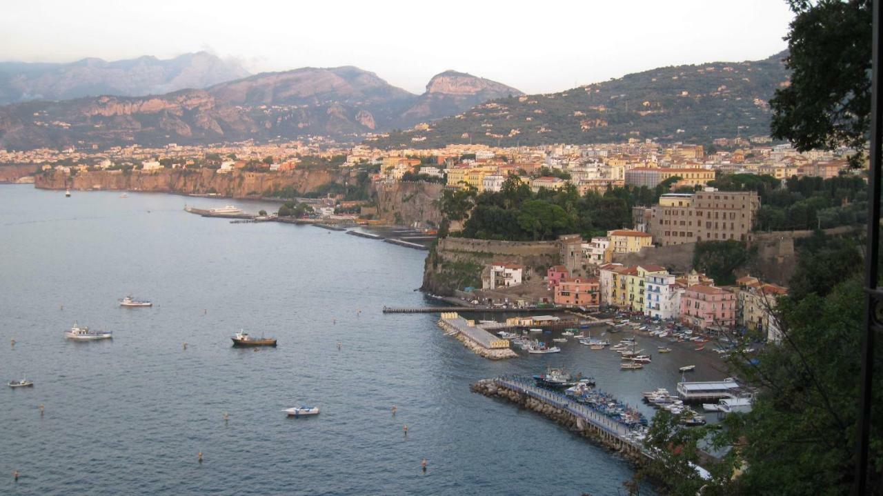 Il Borgo Antico Sorrento Sea View Apartment ภายนอก รูปภาพ