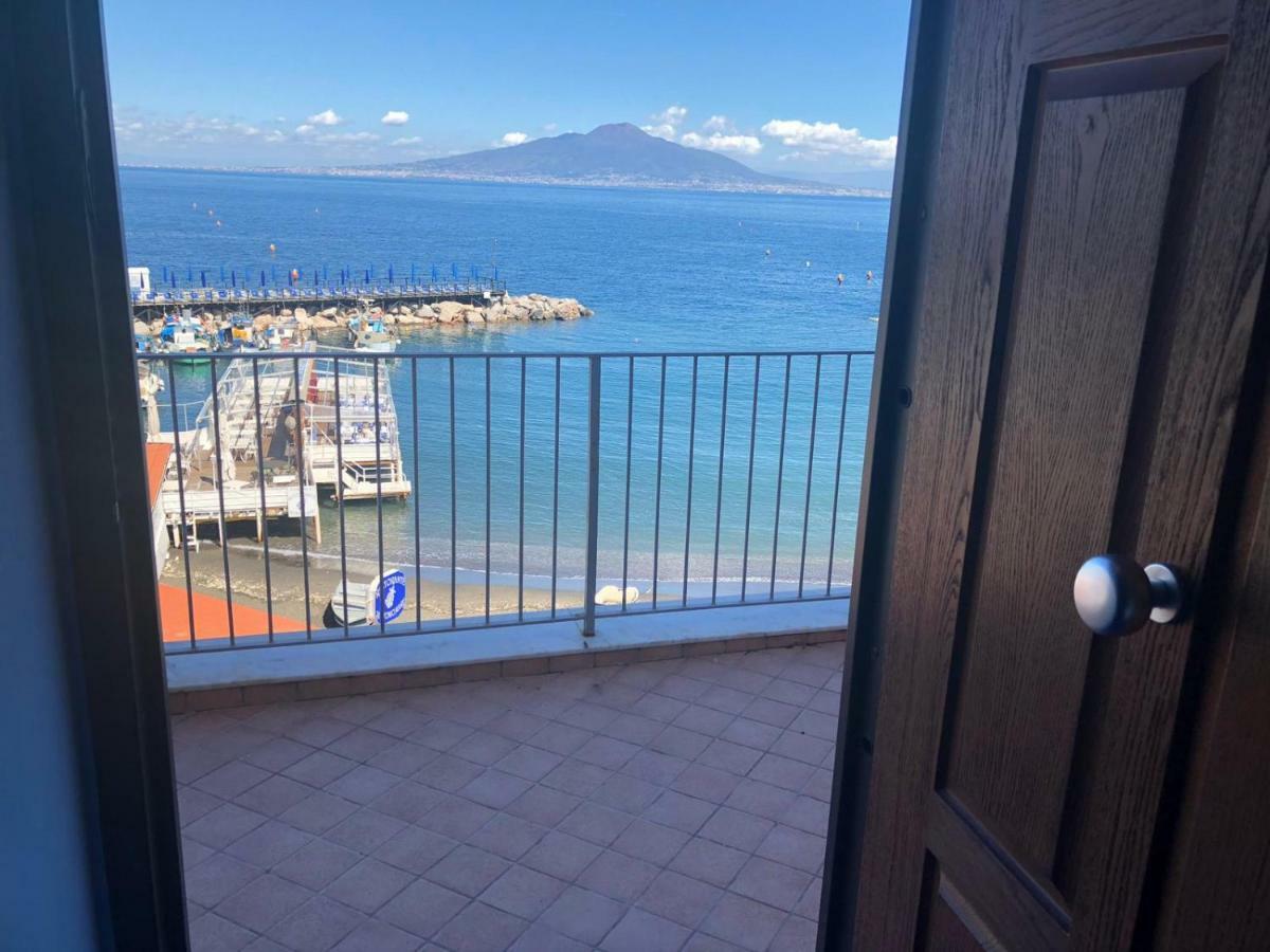 Il Borgo Antico Sorrento Sea View Apartment ภายนอก รูปภาพ